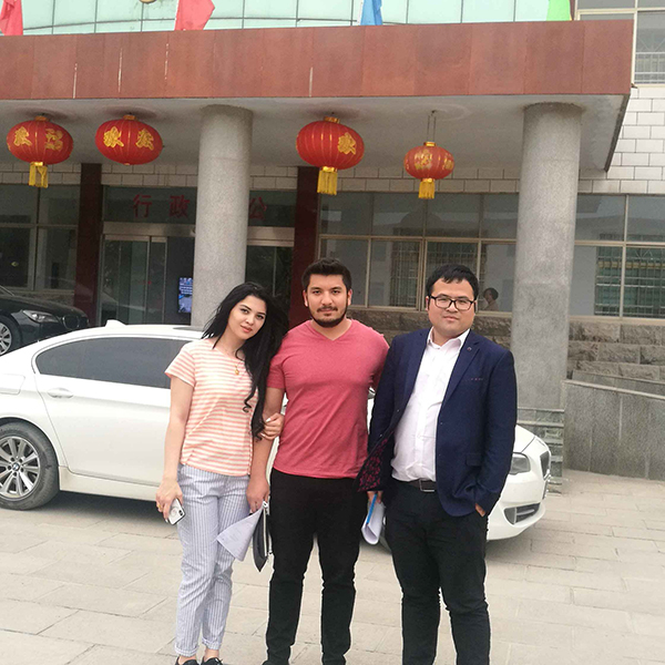 Welcome uzbekistan clients to visit GATE organic fertilizer machine plant for stirring tooth pelletizer machine for fertilizer Manfacturer