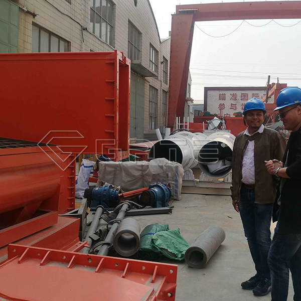 Indian customer visit GATE factory for organic fertilizer horizontal mixer Manfacturer