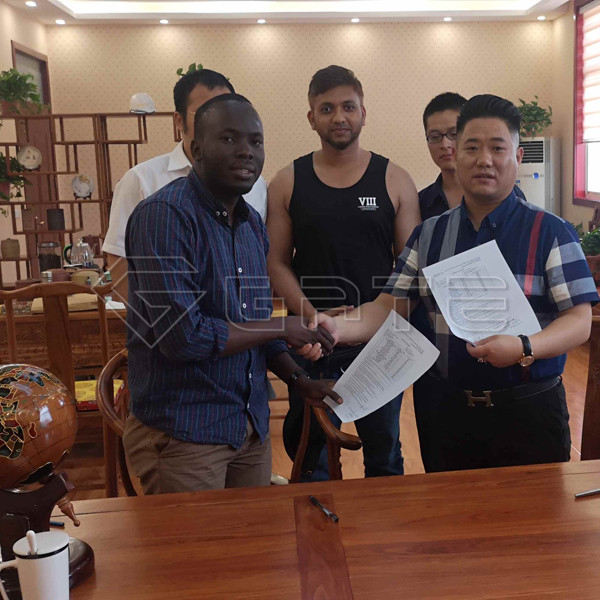 Zambia Customer Visit Gate for 20,000 ton/year Organic Fertilizer Production Line Manfacturer