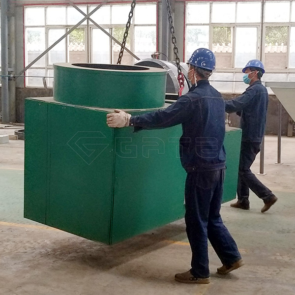 What are the performance characteristics of the organic fertilizer throwing machine?