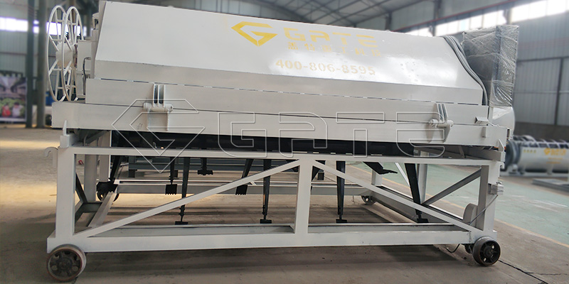 Groove type compost turner Supplier.jpg